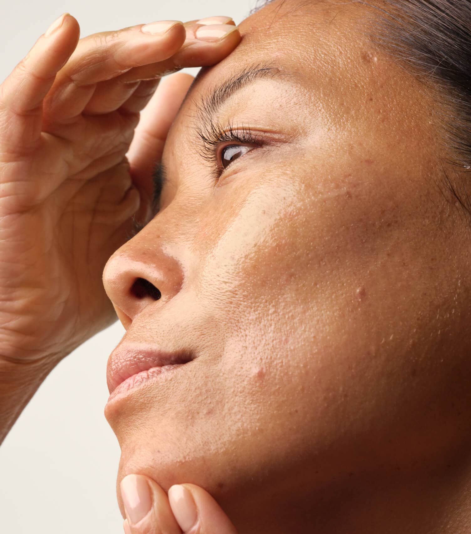 Someone using Prose custom serum on the face